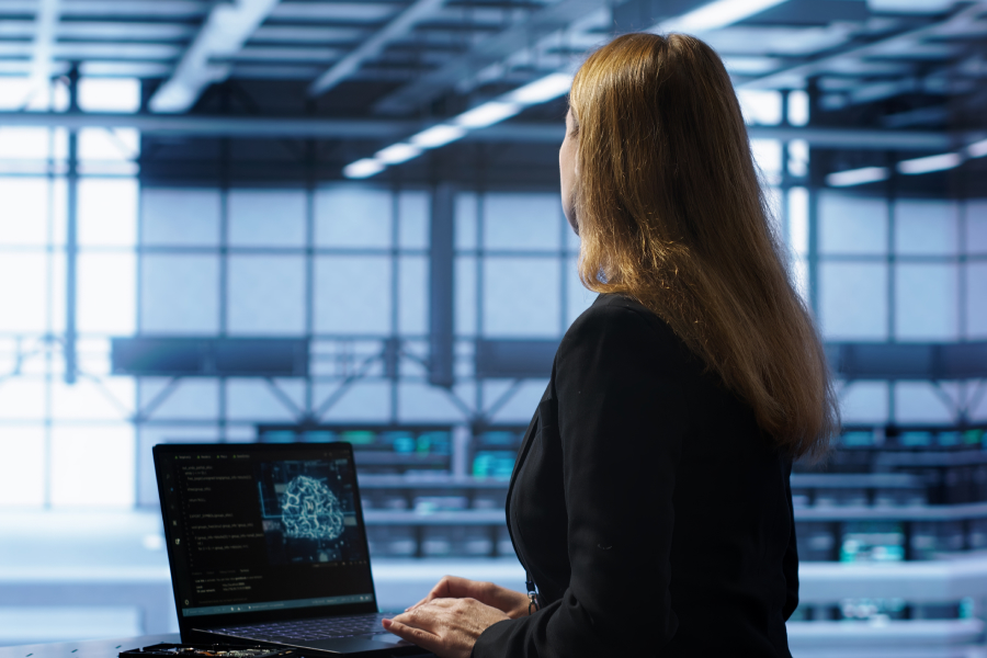 Женщина понимает представление нейросети