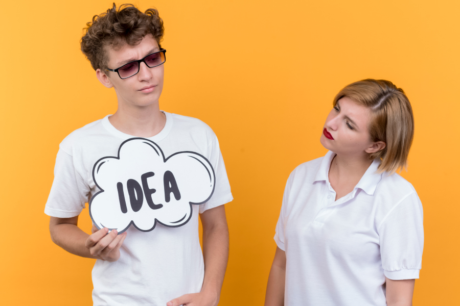 Мужчина и женщина определяют типографику